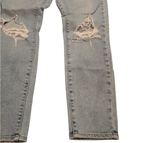 Paige Verdugo Crop Light Wash Distressed Jeans Size 29‎ - Picture 6 of 10